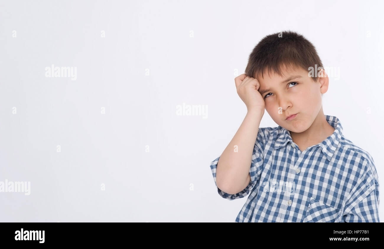 Model Release, Nachdenklicher Junge, 8, Im Karierten Hemd - nachdenklich junge im Karohemd Stockfoto