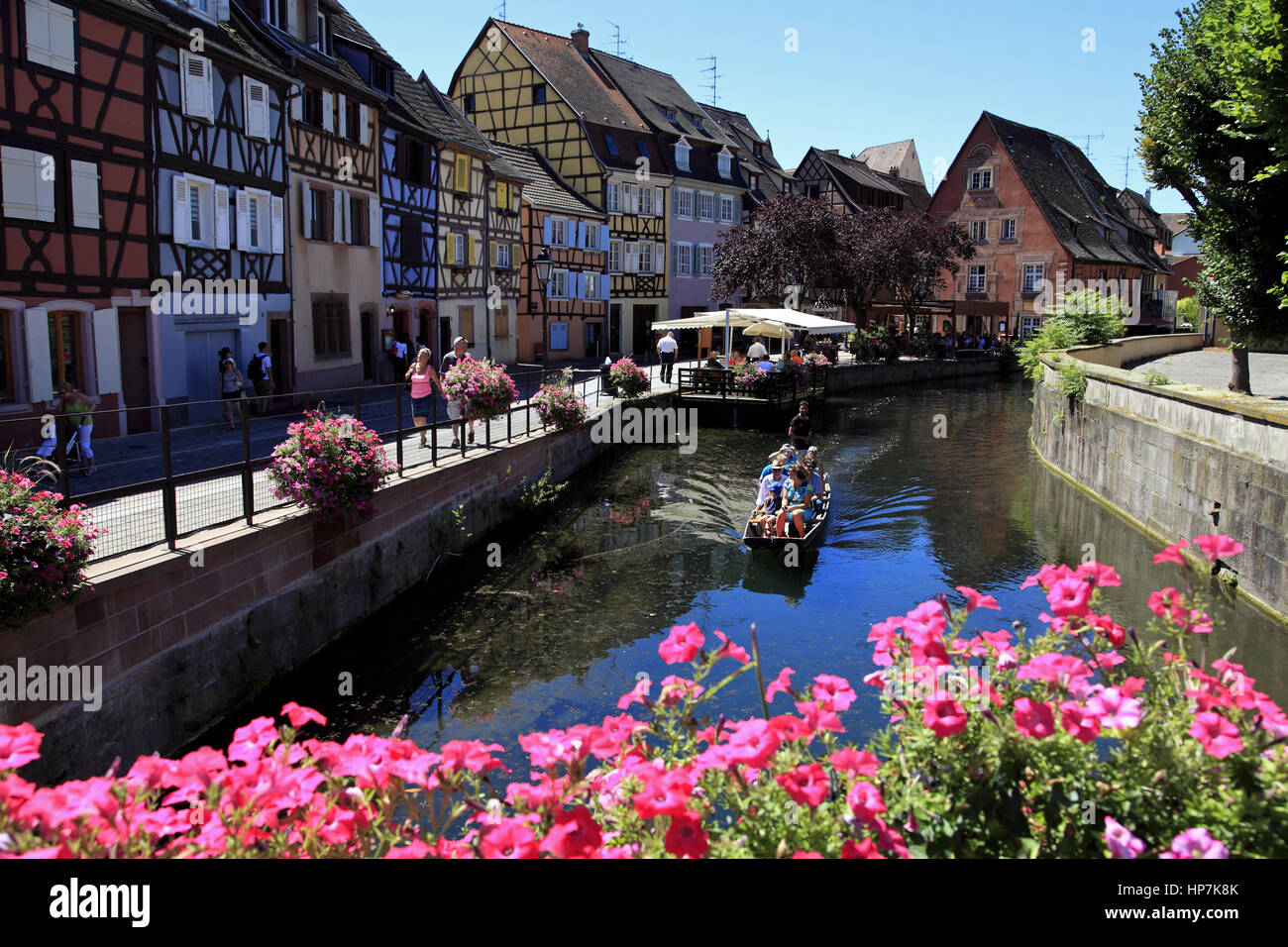 Bootsfahrt auf dem Lauch in dem malerischen Viertel im Herzen der Altstadt, das auch Little Venice genannt wird. Colmar, Haut-Rhin, Frankreich Stockfoto