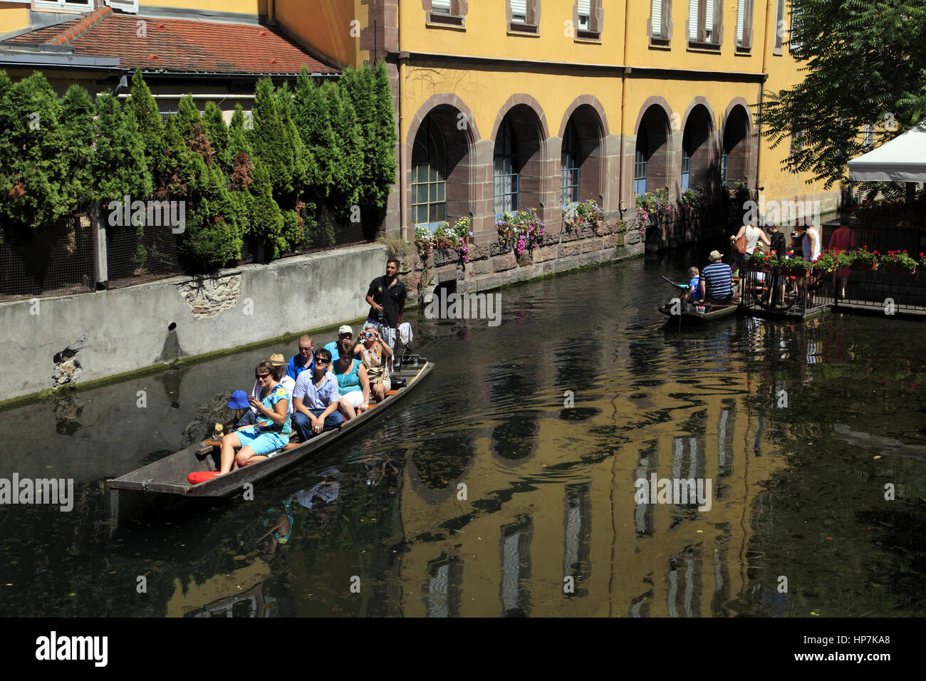 Bootsfahrt auf dem Lauch in dem malerischen Viertel im Herzen der Altstadt, das auch Little Venice genannt wird. Colmar, Haut-Rhin, Frankreich Stockfoto