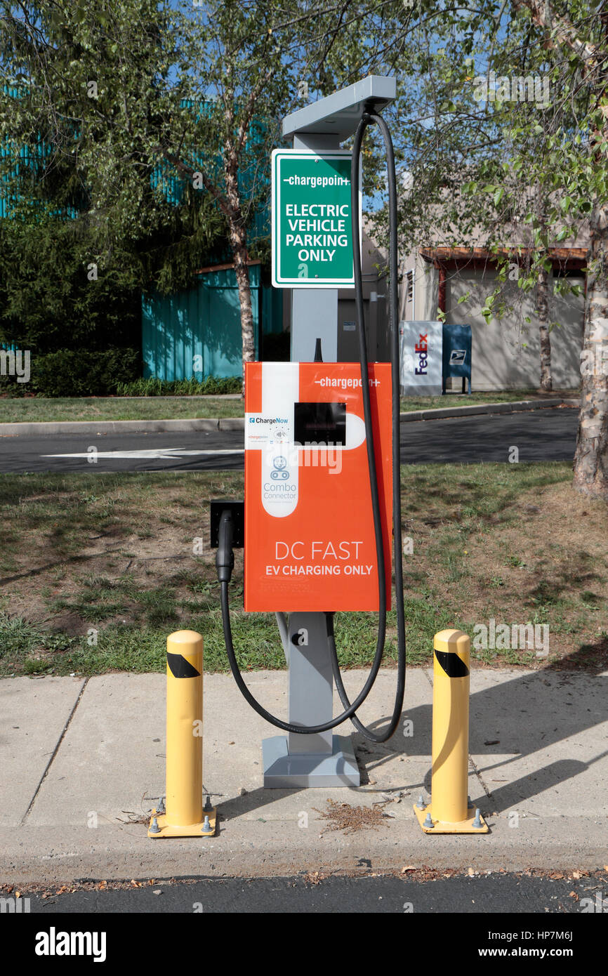 Elektro-Fahrzeug kostenlos Punkt in Mystic Seaport Parkplatz, Mystic, Connecticut, Vereinigte Staaten von Amerika. Stockfoto