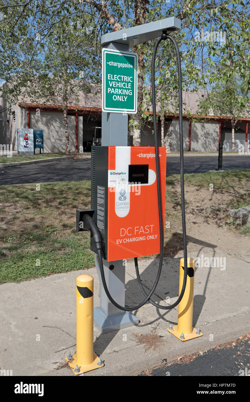 Elektro-Fahrzeug kostenlos Punkt in Mystic Seaport Parkplatz, Mystic, Connecticut, Vereinigte Staaten von Amerika. Stockfoto