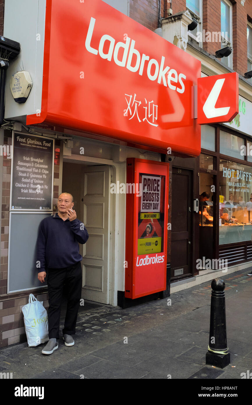 Ladbrokes Wetten Shop, Wardour Street, London. Stockfoto