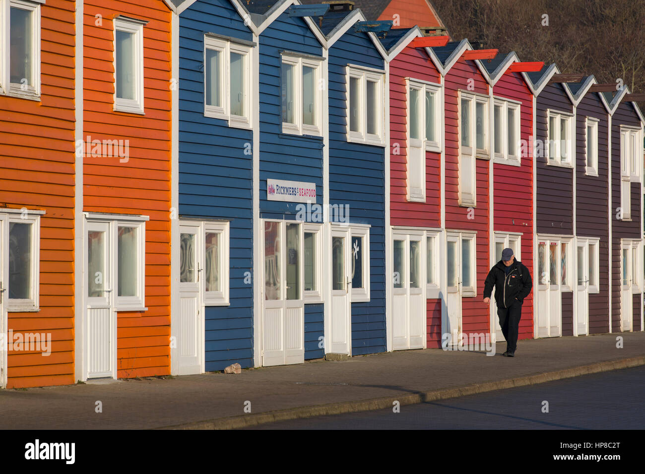 Helgoland, eine deutsche Insel in der Nordsee vor der Küste, Hafen mit ehemaligen Fischer Hütten, Hummer Hütten, genannt Hummerbuden, jetzt verwendet als Geschäfte, bars Stockfoto