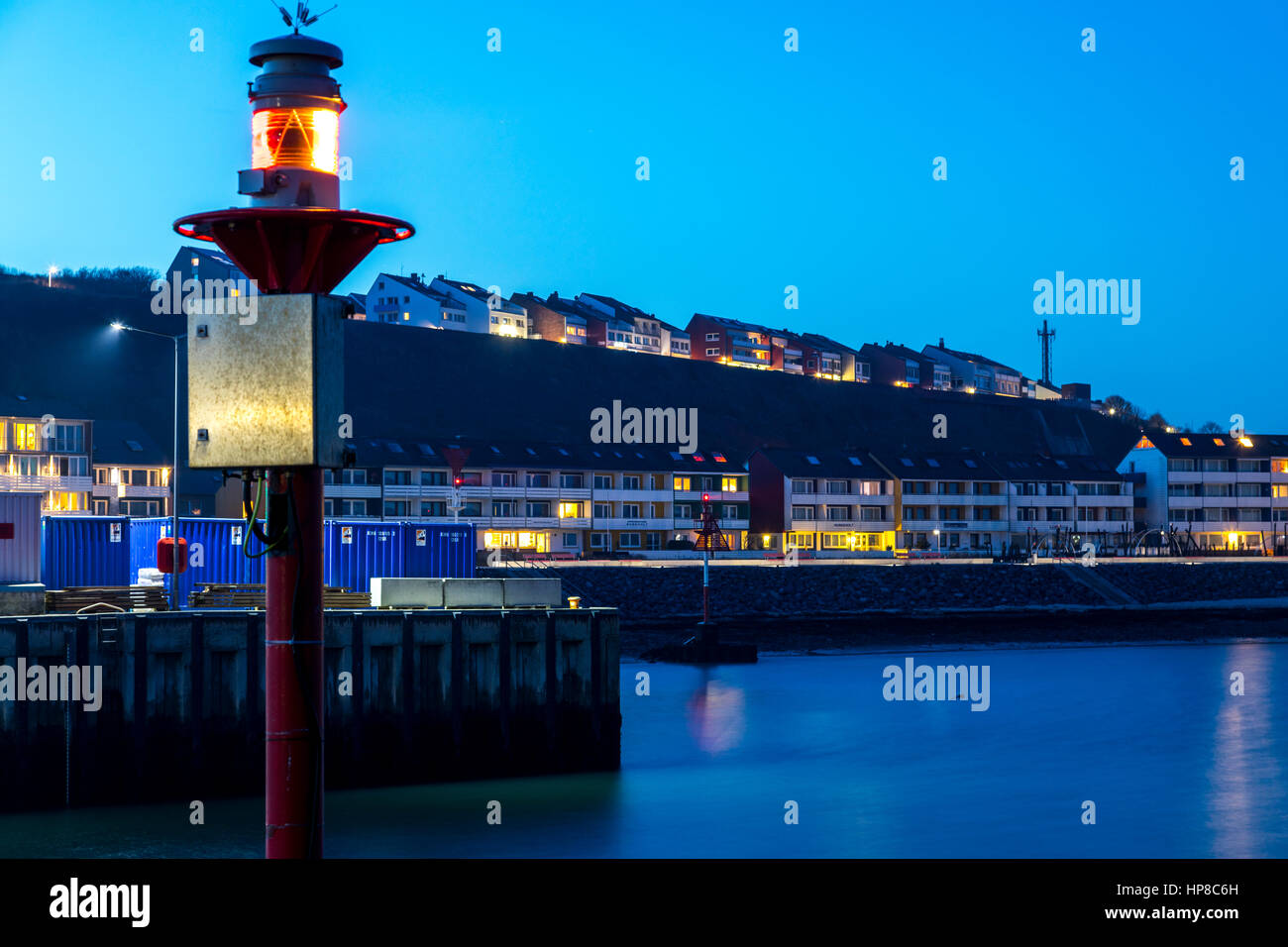 Helgoland, eine deutsche Insel in der Nordsee vor der Küste, Hafen mit ehemaligen Fischer Hütten, Hummer Hütten, genannt Hummerbuden, jetzt verwendet als Geschäfte, bars Stockfoto