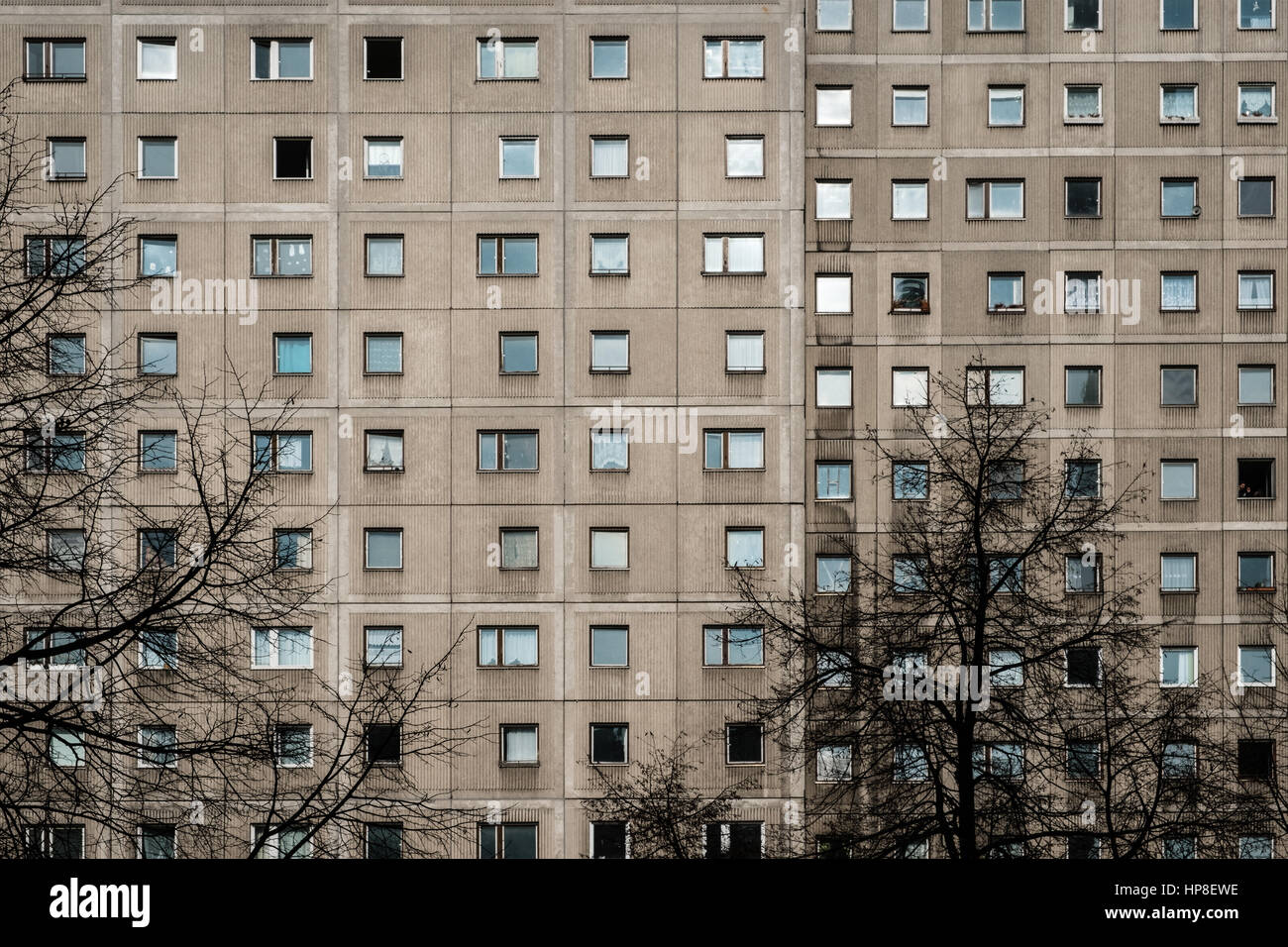 DDR-Architektur - Plattenbau Gebäude Fassade Stockfoto