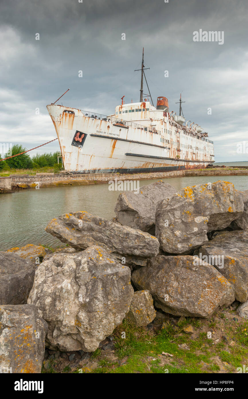 Der Duke of Lancaster, auch bekannt als das Spaß-Schiff angedockt und auf Grund bei Holywell Nord-Wales. Stockfoto