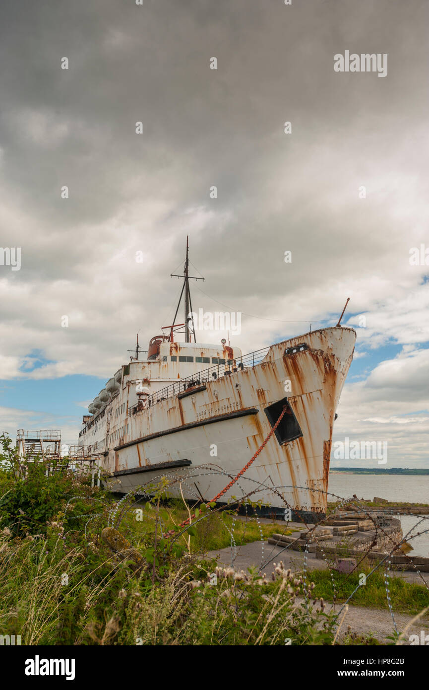 Der Duke of Lancaster, auch bekannt als das Spaß-Schiff angedockt und auf Grund bei Holywell Nord-Wales. Stockfoto