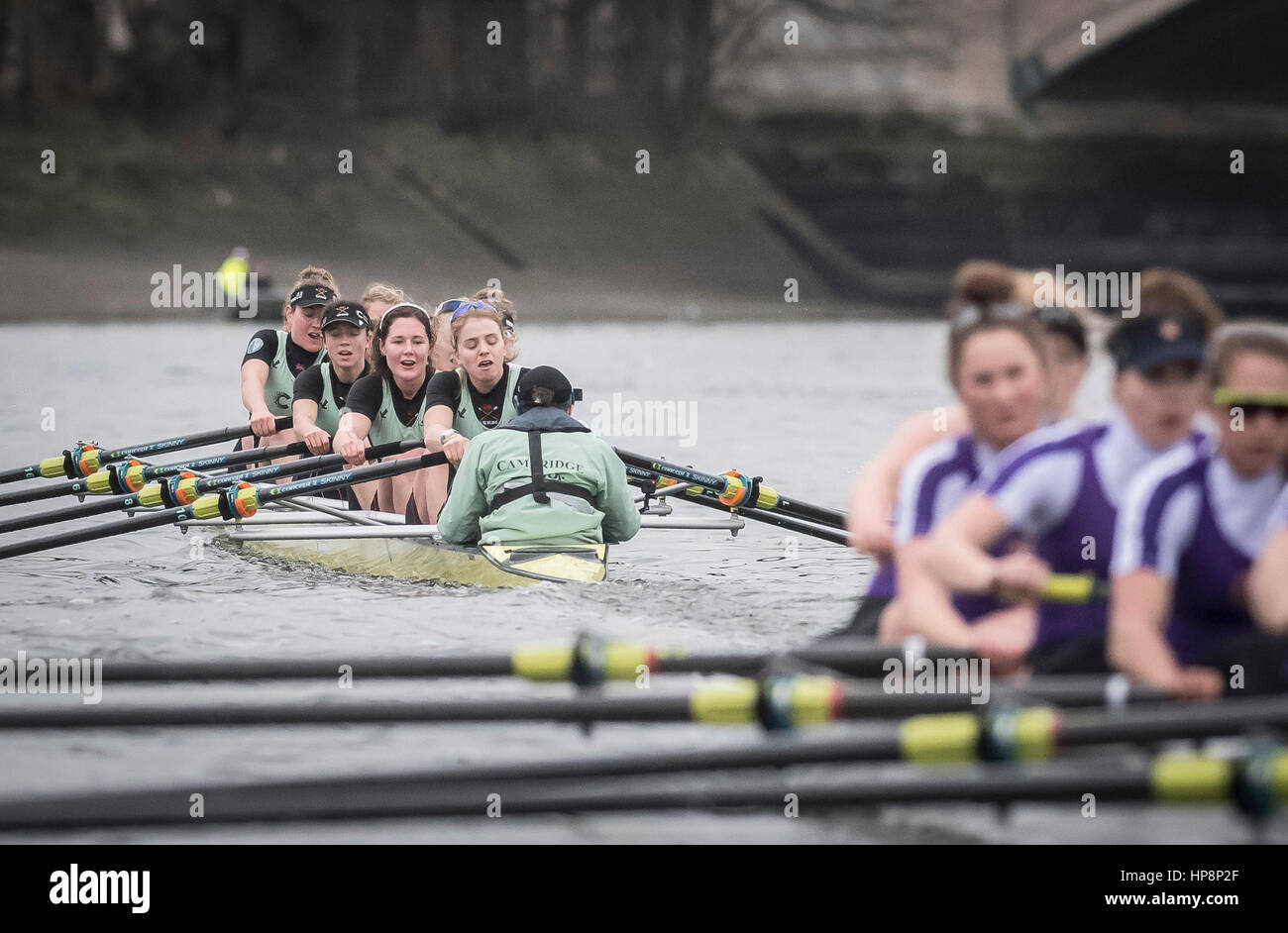 19.02.2017 Boot Rennen Befestigung. Oxford University Women Boat Club V University of London Boat Club. Als Vorbereitung für die The Cancer Research UK Regatten beteiligen Oxford und Cambridge Clubs sich eine Reihe von Vorrichtungen gegen andere Vereine. Crew-Liste:-CUWBC (Light Blue Tops) b) Claire Lambe; (2) Kirsten Van Fosen; (3) Ashton braun *; (4) Imogen Grant; (5) Holly Hill *; (6) Melissa Wilson *; (7) Myriam Goudet *; (s) Alice White; (c) Matthew Holland. (* Blues). ULBC (lila Tops). Bildnachweis: Duncan Grove/Alamy Live-Nachrichten Stockfoto