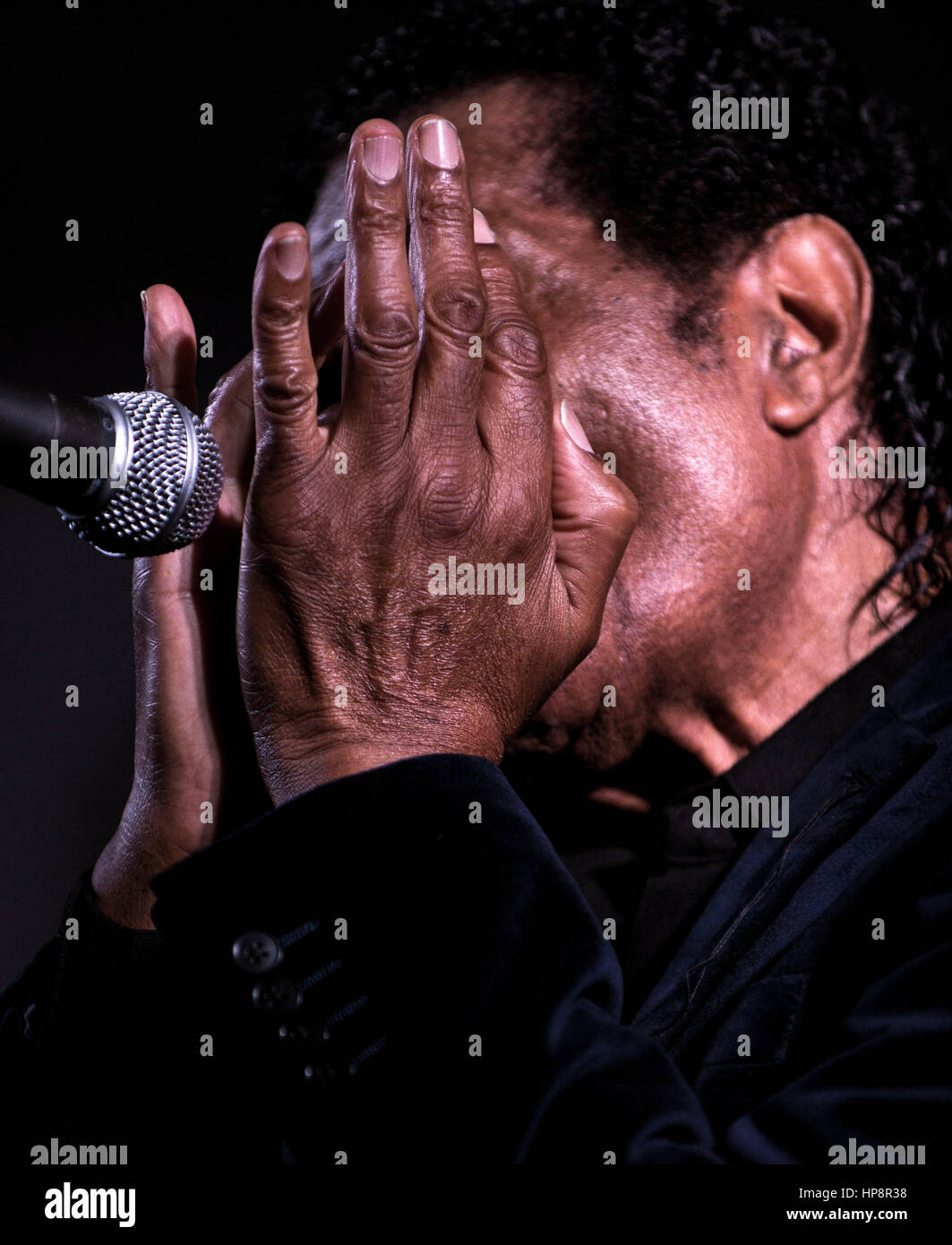 Kansas City, Missouri, USA. 19. Februar 2017. Blues-Patriarch BOBBY RUSH, 83, führt auf dem Kansas City Folk Festival. Bildnachweis: Brian Cahn/ZUMA Draht/Alamy Live-Nachrichten Stockfoto