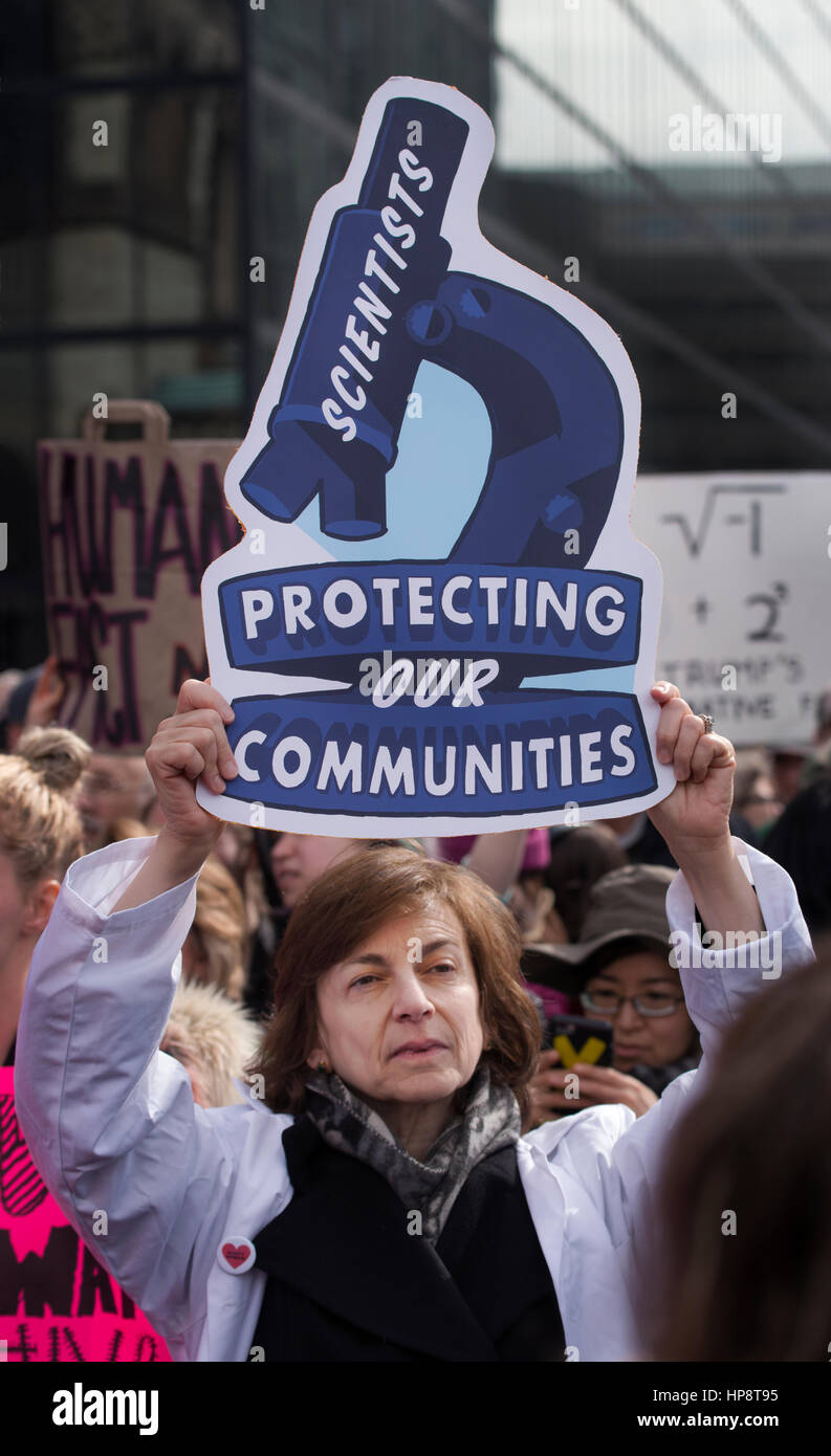 Boston, Massachusetts, USA. 19. Februar 2017.  Mehr als 1.000 Wissenschaftler und Wissenschaft Fürsprecher in Copley Square in Zentral-Boston während der Rallye "Stand Up For Science" versammelt. Bildnachweis: Chuck Nacke/Alamy Live-Nachrichten Stockfoto