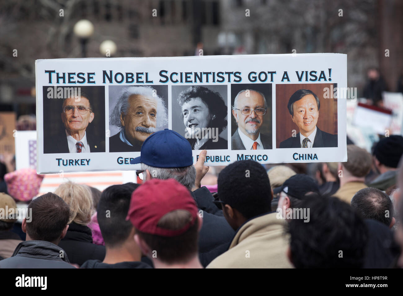 Boston, Massachusetts, USA. 19. Februar 2017.  Mehr als 1.000 Wissenschaftler und Wissenschaft Fürsprecher in Copley Square in Zentral-Boston während der Rallye "Stand Up For Science" versammelt. Bildnachweis: Chuck Nacke/Alamy Live-Nachrichten Stockfoto