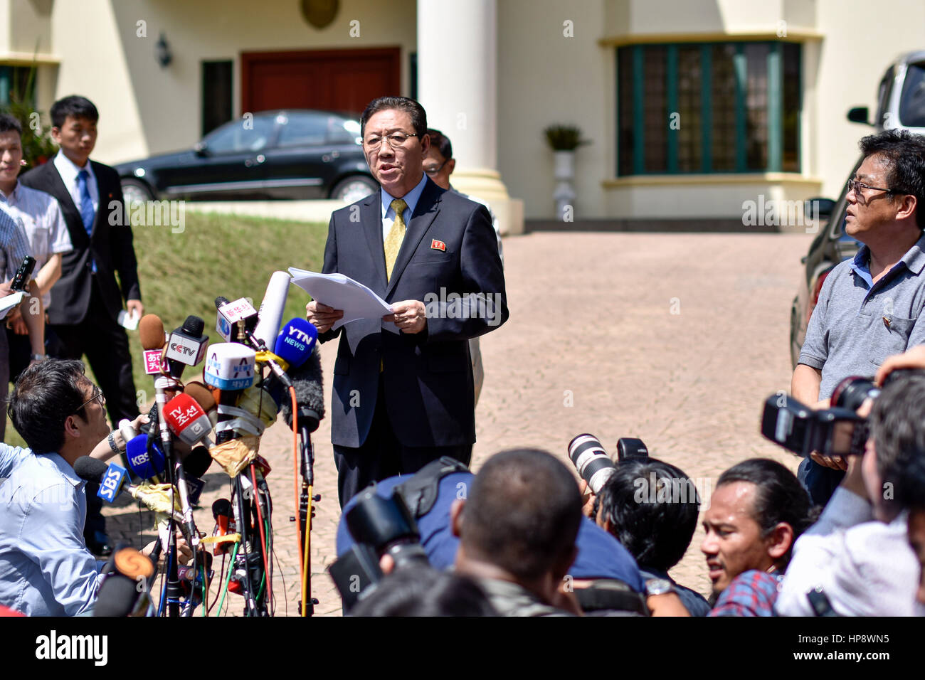 Kuala Lumpur, Malaysia. 20. Februar 2017. Nordkoreas Botschafter in Malaysia, befasst sich mit Kang Chol Medien am 20. Februar 2017 an die Botschaft von Nordkorea in Kuala Lumpur, Malaysia. Bildnachweis: Chris JUNG/Alamy Live-Nachrichten Stockfoto