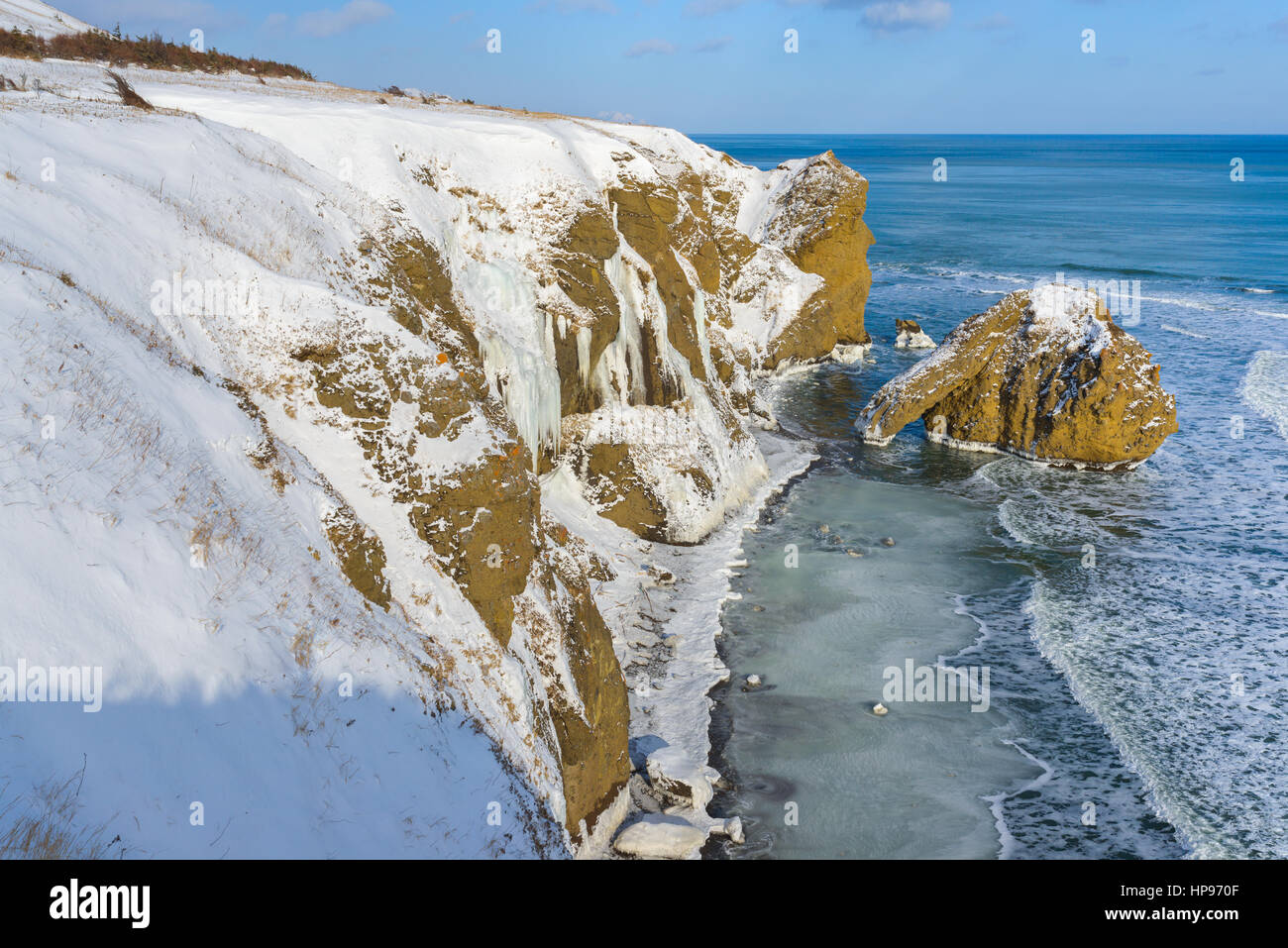 Steilküste im Winter, Sachalin, Russland Stockfoto