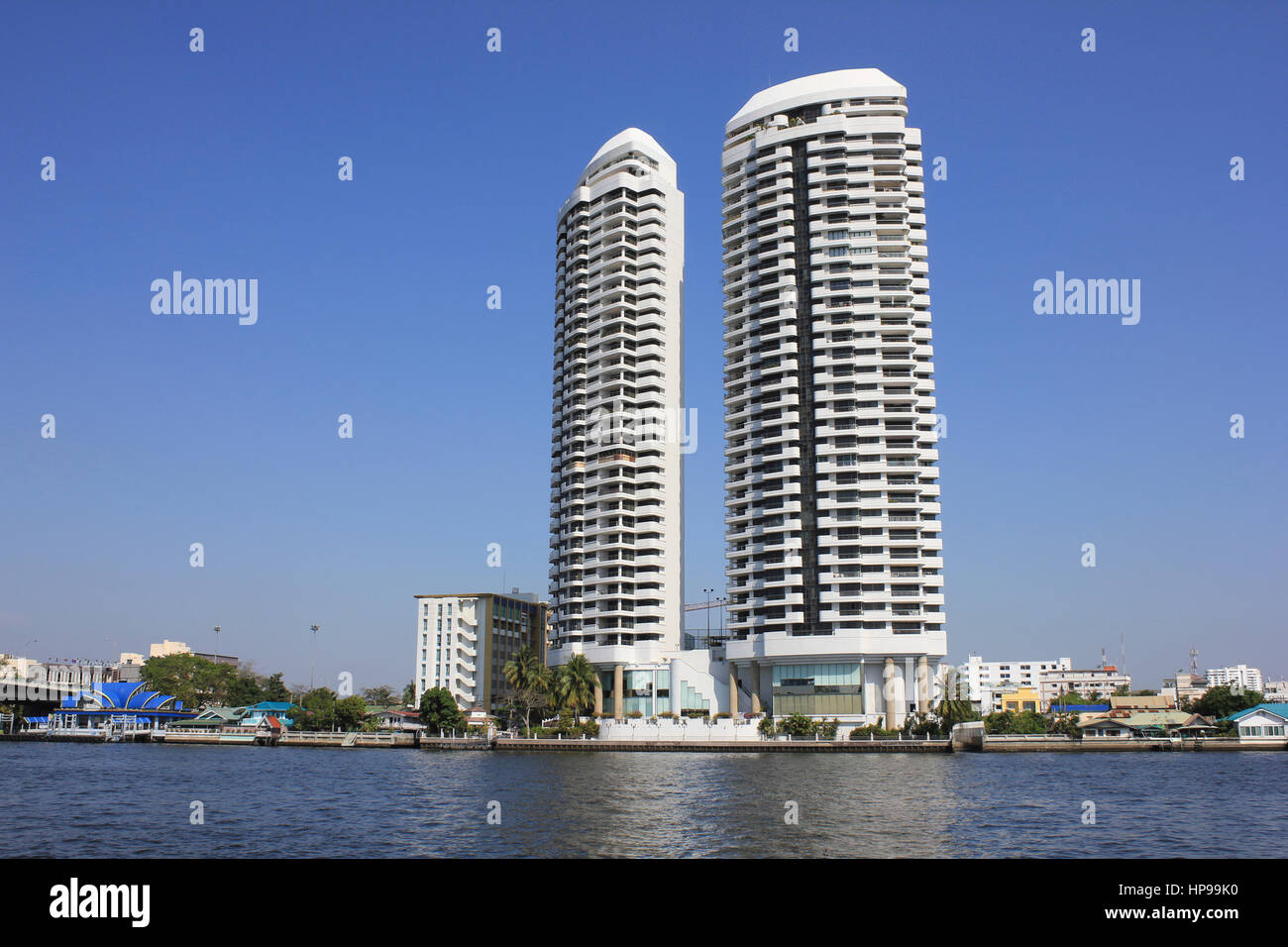 Wolkenkratzer am Chao Phraya, Bangkok, Thailand Stockfoto
