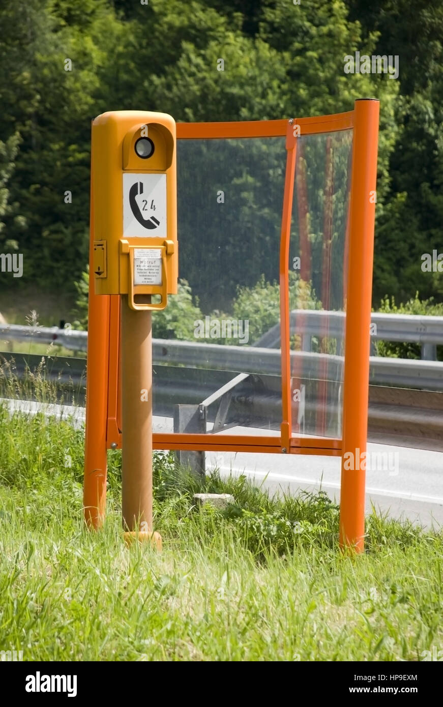 Notrufs? Ule bin Strassenrand - am Straßenrand Notruftelefon Stockfoto