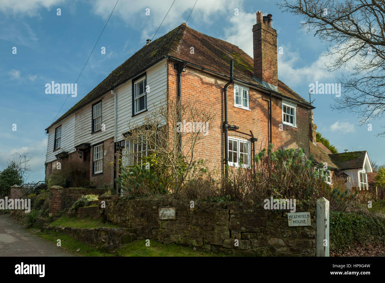 Frühen Frühlingstag im alten Heathfield Dorf, East Sussex, England. Hohen Weald. Stockfoto