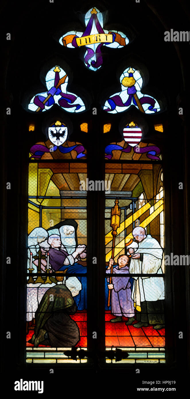 St. Tugdual Cathedral Glasfenster in Tréguier, Frankreich - die Fenster sind die Männer der Gemeinde im großen Krieg -WWI Verstorbenen gewidmet Stockfoto