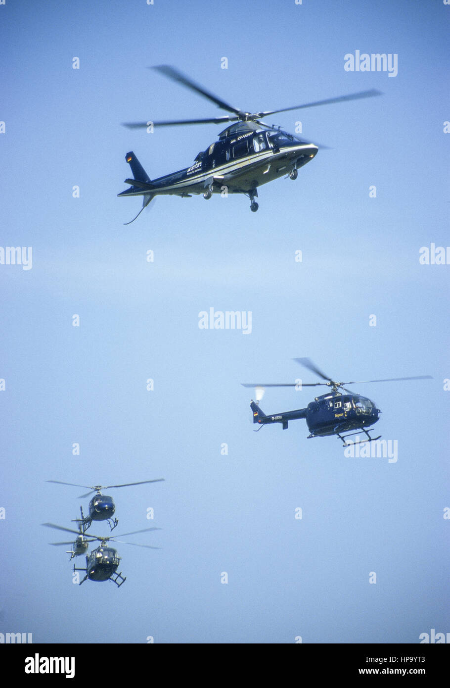 Mehrere Hubschrauber im Flug Stockfoto