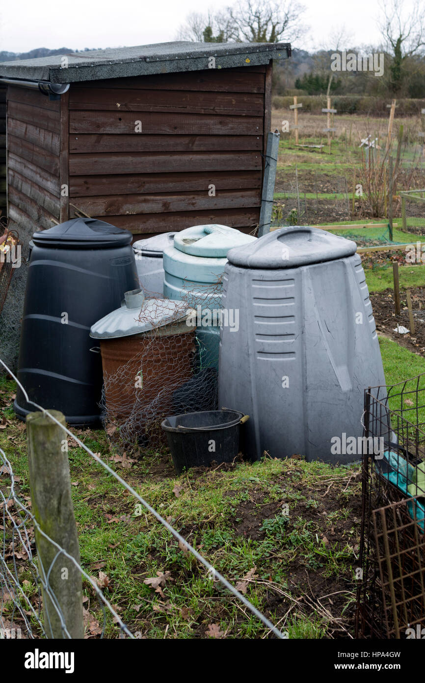 Kompost-Behälter auf einen Schrebergarten, Gloucestershire, UK Stockfoto