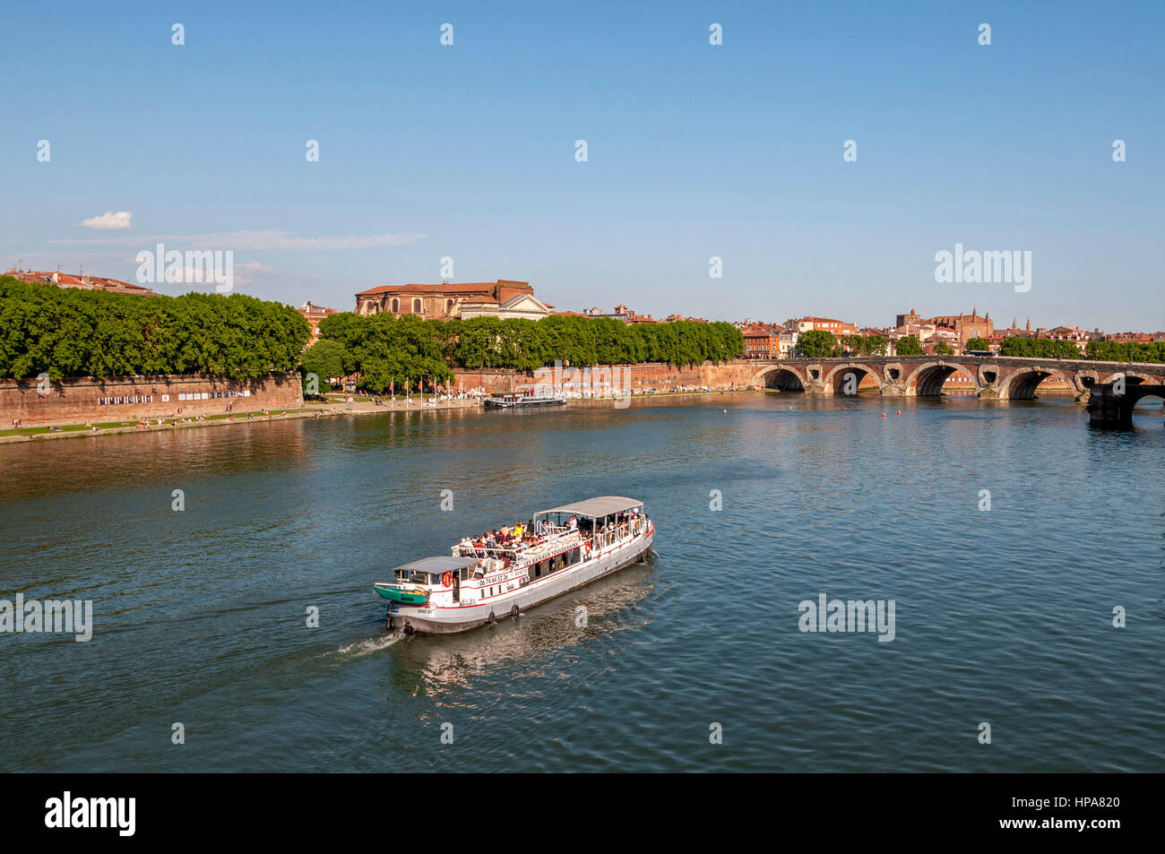 Ausflugsschiff am Fluss Garonne. Toulouse. Frankreich Stockfoto