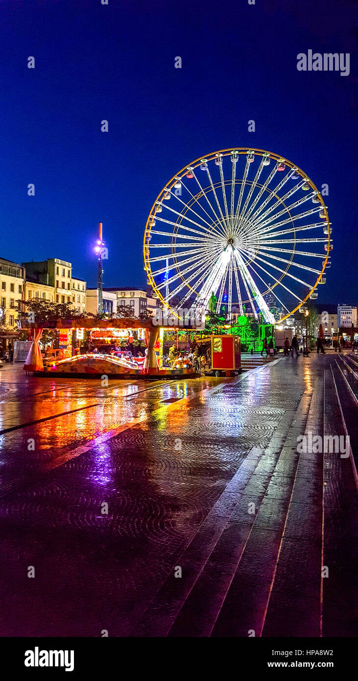 Riesenrad auf Reisen Kirmes in Clermont-Ferrand, Frankreich, Europa Stockfoto