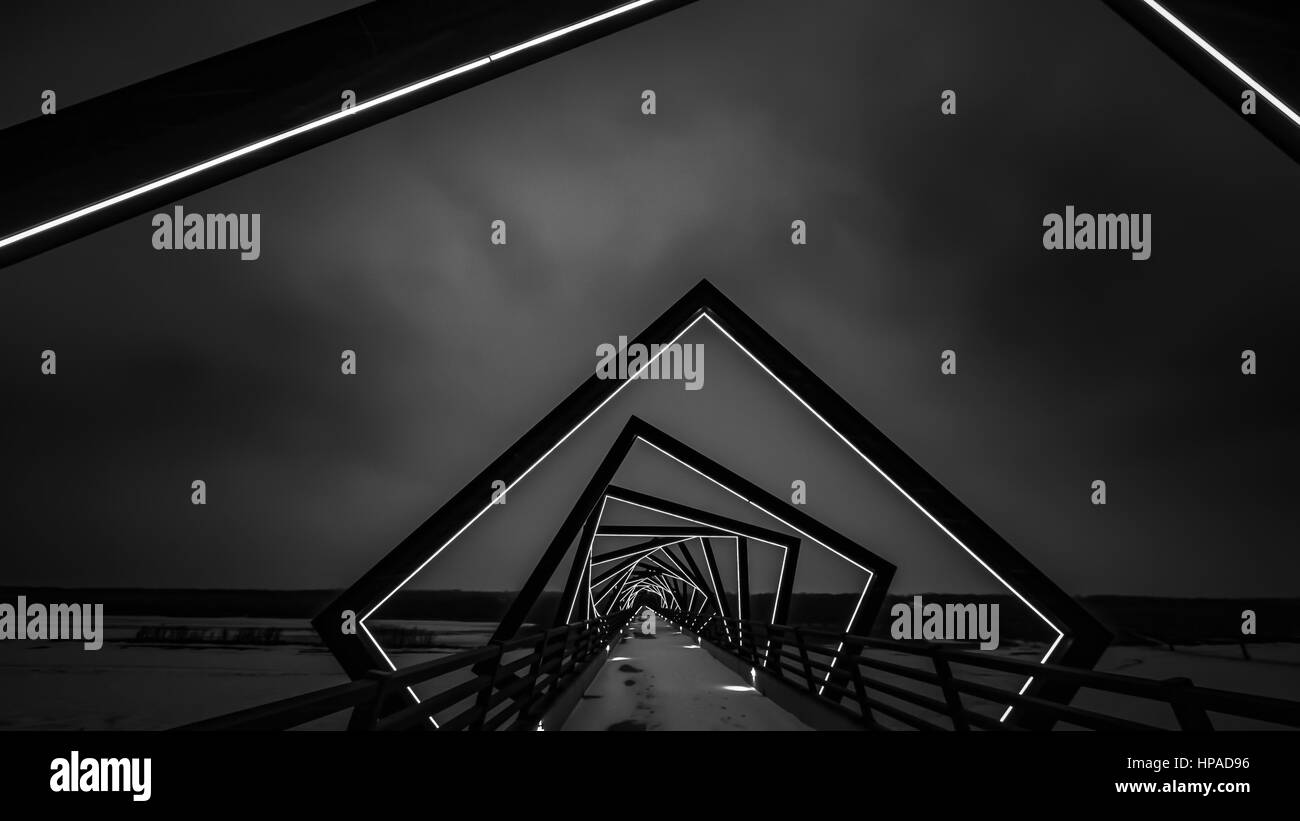 Eine schöne beleuchtete Brücke Stockfoto