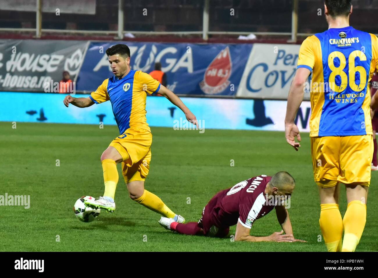 13. März 2015: Ciprian Vasilache #5 Petrolul Ploiesti und Daniel Pancu #10 von Rapid Bukarest in Aktion während der Liga, ich zwischen FC Rapid Bukarest ROU und FC Petrolul Ploiesti ROU bei "Giulesti - Valentin Stanescu Spiel" Stadion, Rumänien ROU.   Foto: Cronos/Catalin Soare Stockfoto