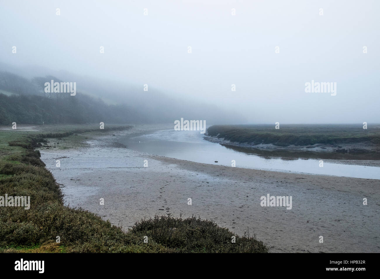 Uk Wetter nebligen Tag Mündung Fluss Gannel Newquay Cornwall Stockfoto