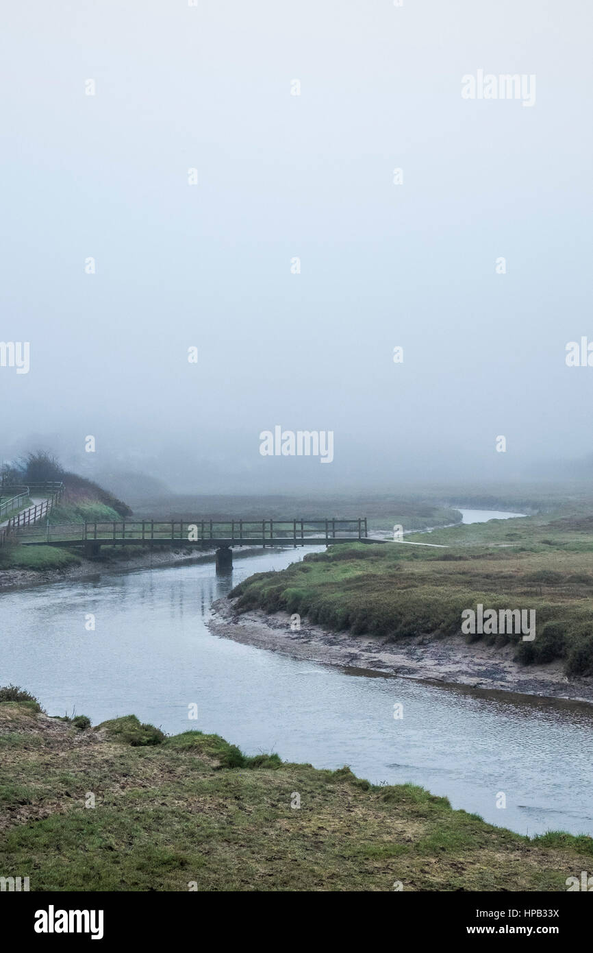 UK Wetter nebligen Tag. Gannel Mündung Fluss Newquay Cornwall Stockfoto