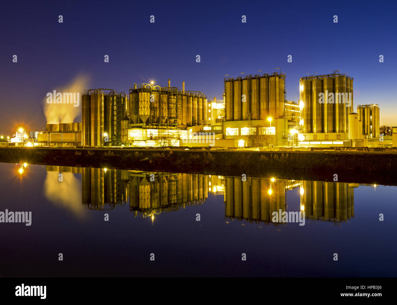 Die chemische Industrie, Nachtaufnahme Stockfoto