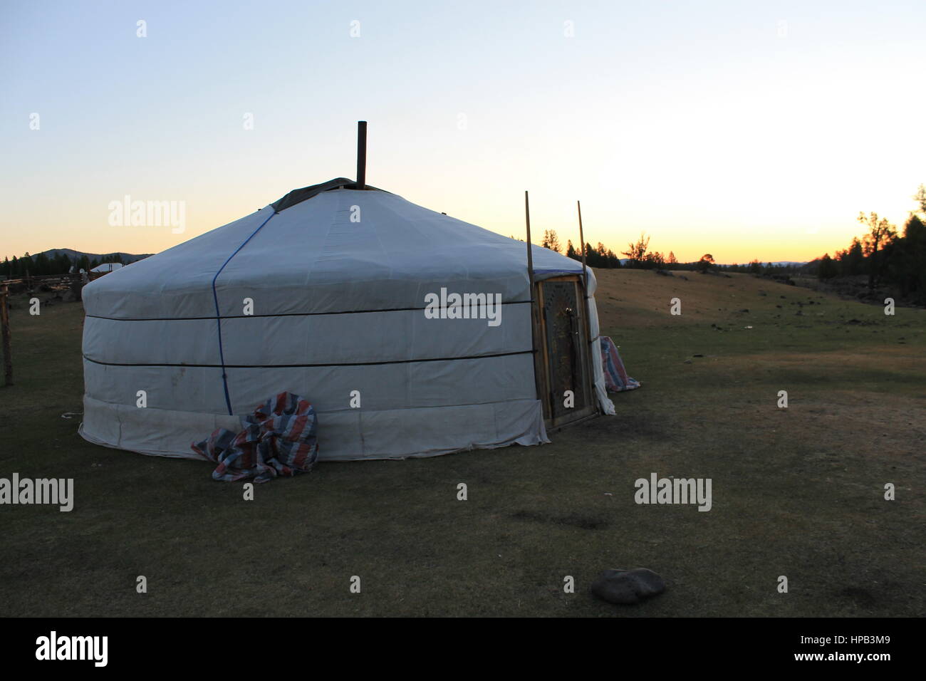 Mongolische Ger im Morgengrauen Stockfoto