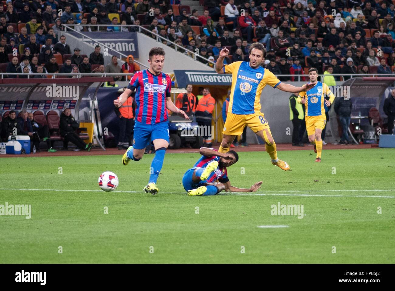 2. April 2015: Filipe Teixeira #80 Petrolul Ploiesti und Fernando Varela #33 von FCSB in Aktion während der Timisoreana Rumänien Cup Fußballspiel zwischen FC Steaua Bukarest ROU und FC Petrolul Ploiesti ROU bei nationalen Arena, Rumänien ROU.  Foto: Cronos/Catalin Soare Stockfoto