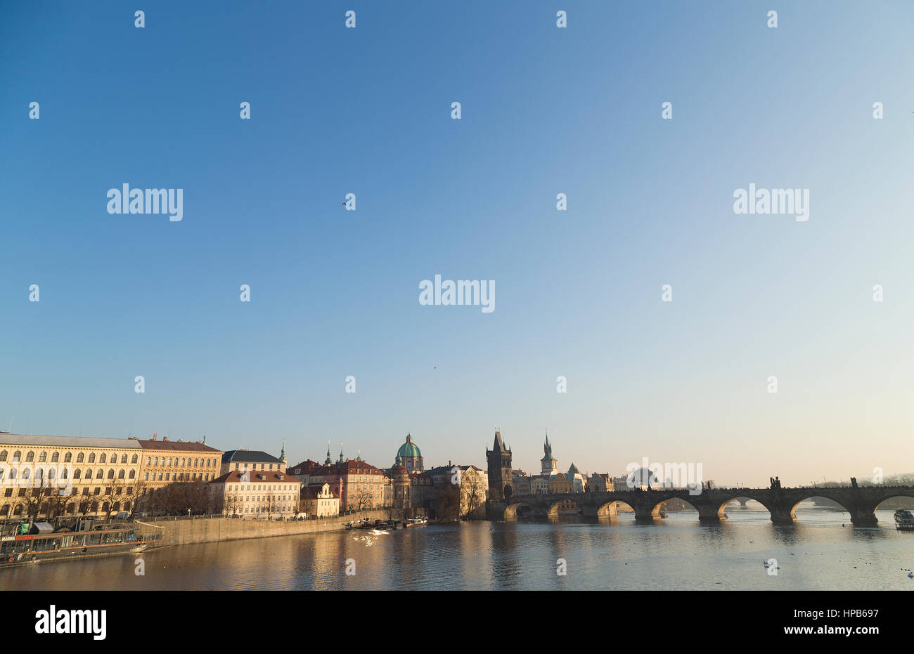 Ansicht der Karlsbrücke im Winter in Prag Tschechische Republik Stockfoto