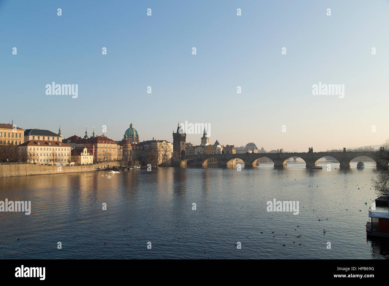 Ansicht der Karlsbrücke im Winter in Prag Tschechische Republik Stockfoto