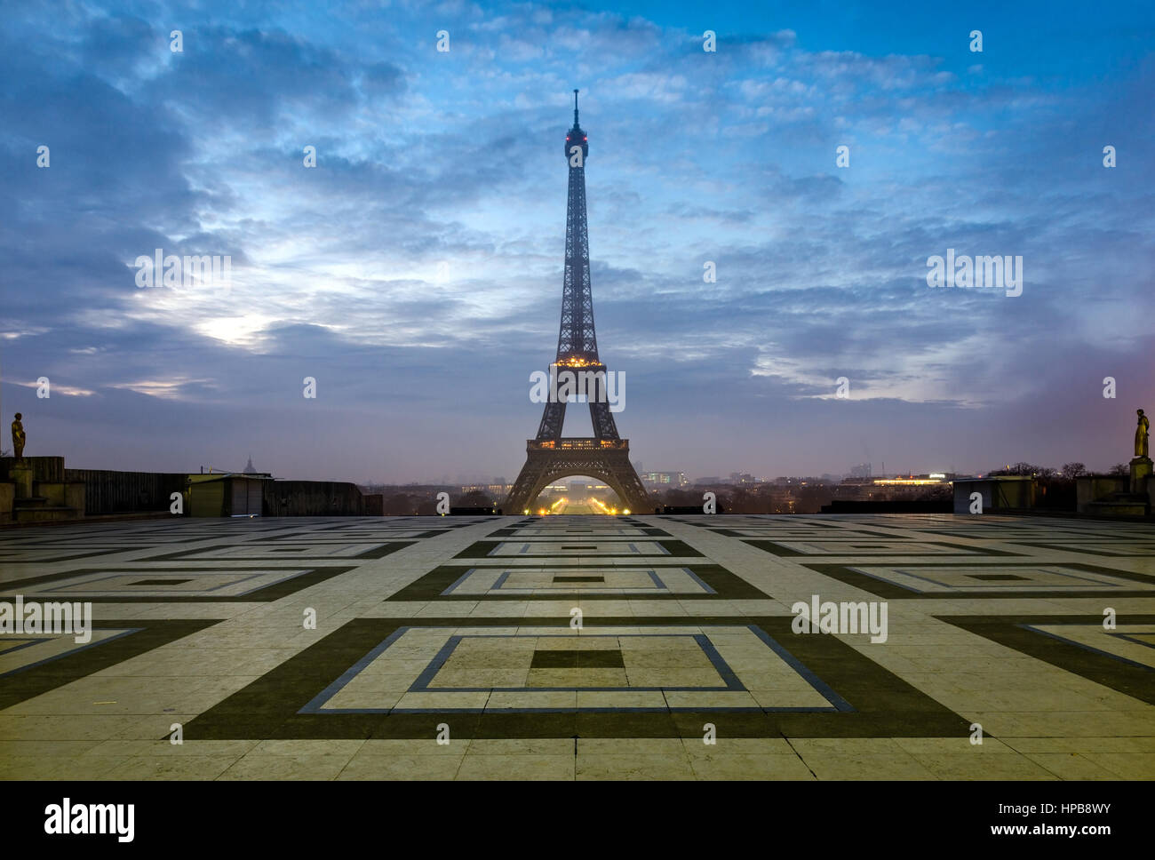 Paris Tour Eiffel von Trocadero in der Morgendämmerung Stockfoto