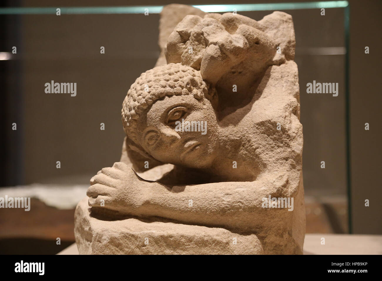 Iberische Quadern. Osuna Gruppe B. Man von einem Löwen angegriffen. Kalkstein. Frühen 1. Jahrhundert V.Chr. Osuna (Sevilla). Spanien. Stockfoto