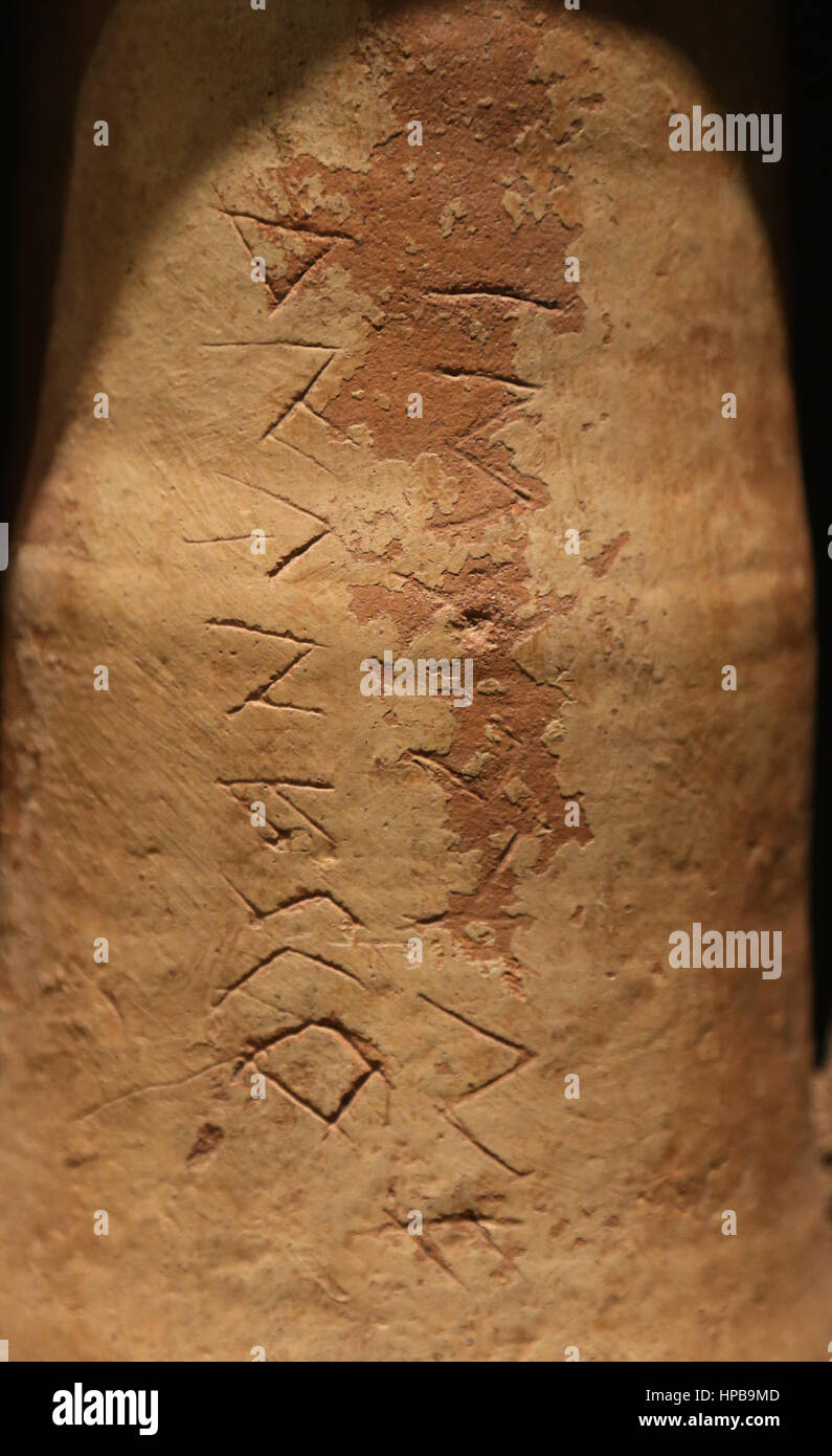 Romanization von Hispania. Wein-Amphore. Clay. 2. bis 1. Jahrhundert BC. Cabezo de Alcala, Spanien. Iberische Skript Detail Sgraffito Zeichen. Nationalen Archaeolo Stockfoto
