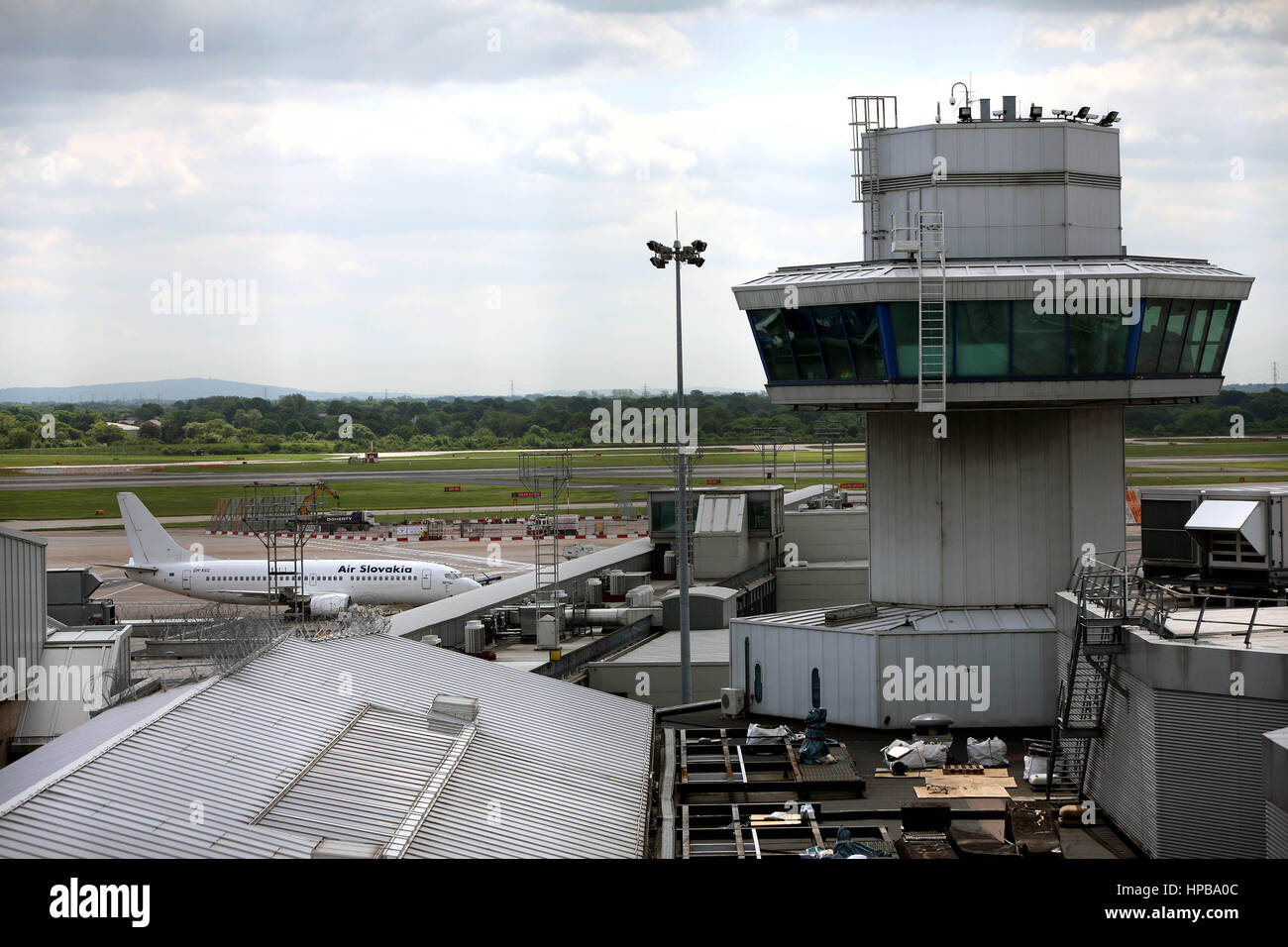 Die Luft Slowakei Flug Manchester United-Fans tragen geerdet Manchester Airport wegen nicht gelöscht werden, um in Russland zu landen. Foto: Chris Bull Stockfoto