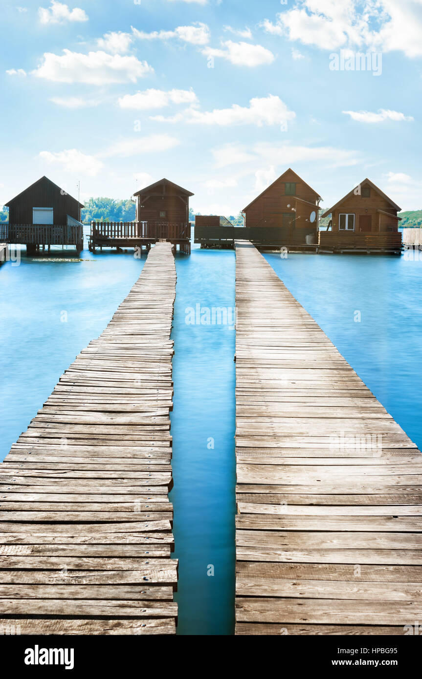 Fischerhütten auf einem See Stockfoto