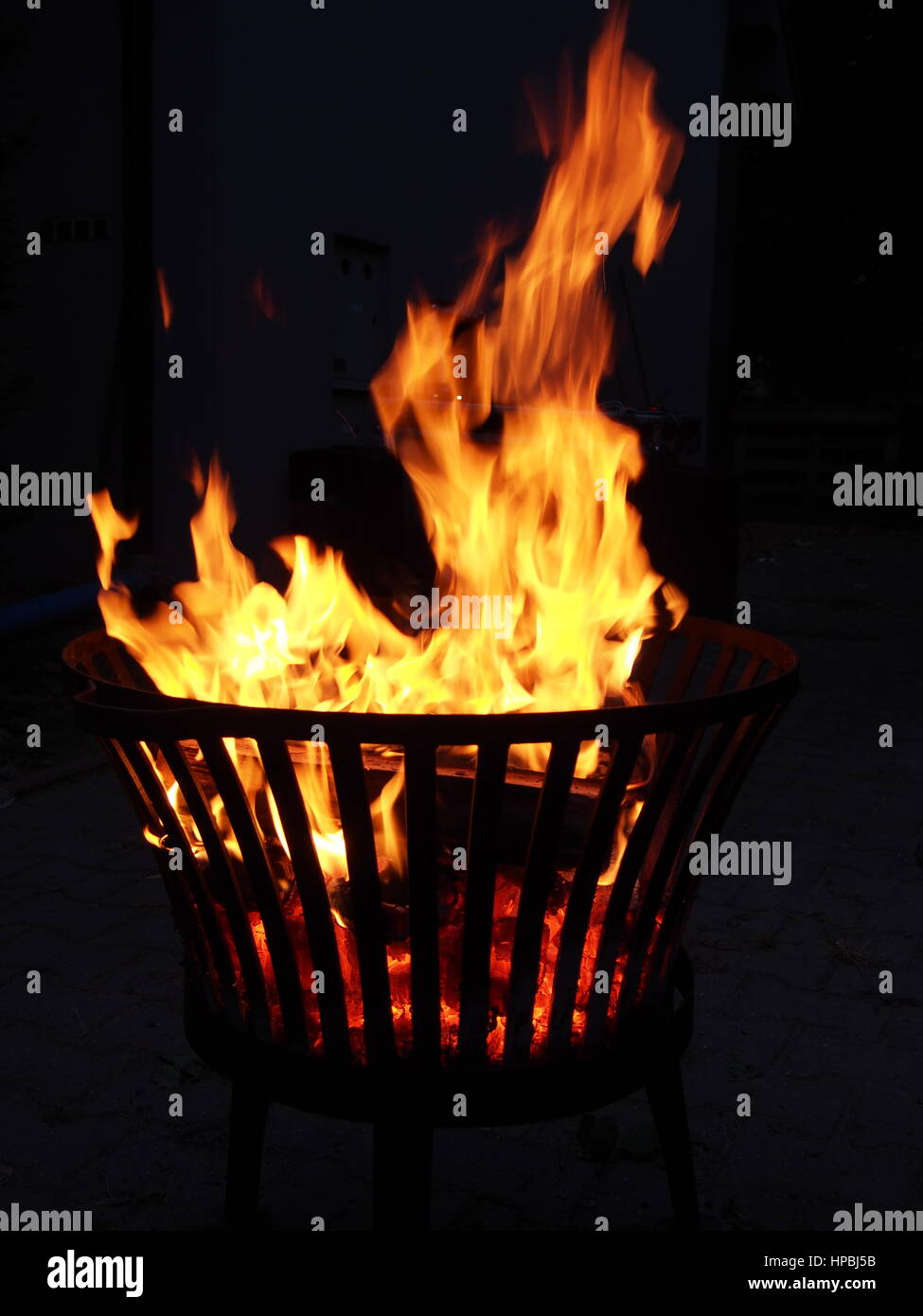 Nahaufnahme des brennenden Holzes Stockfoto