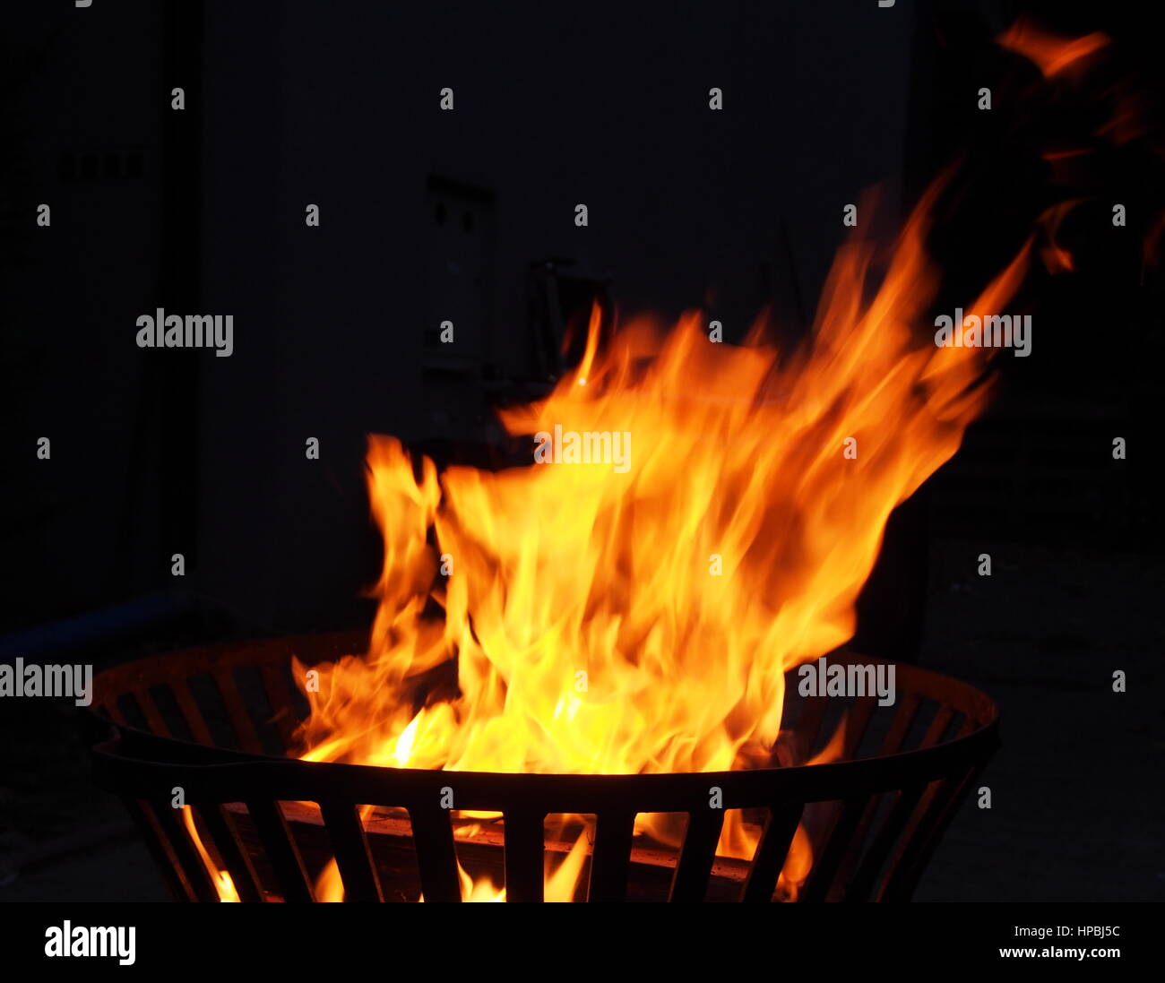 Nahaufnahme des brennenden Holzes Stockfoto