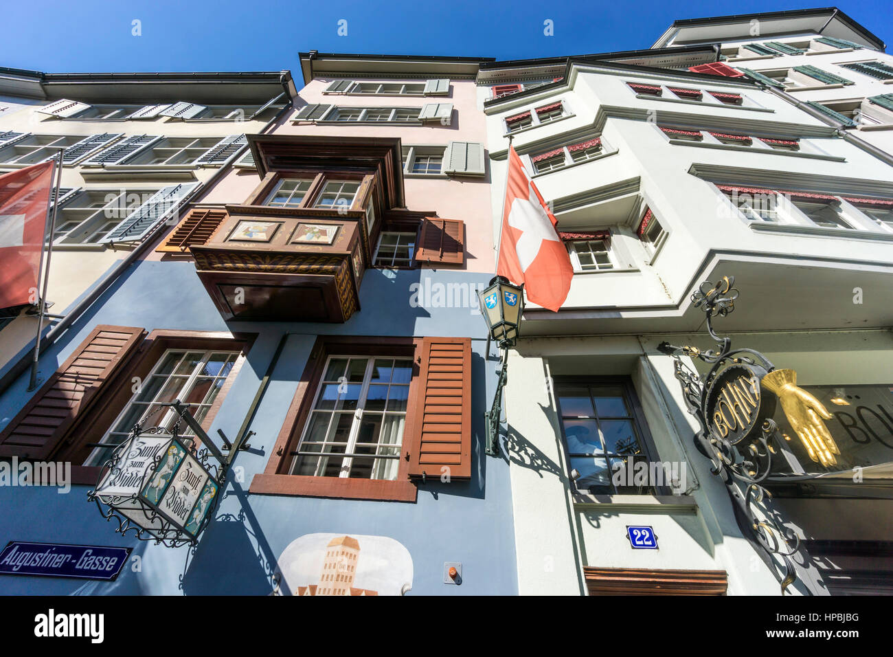 Augustinergasse, Fassaden, Schweizer Flagge, Gasse, Altstadt, Zürich, Schweiz Stockfoto