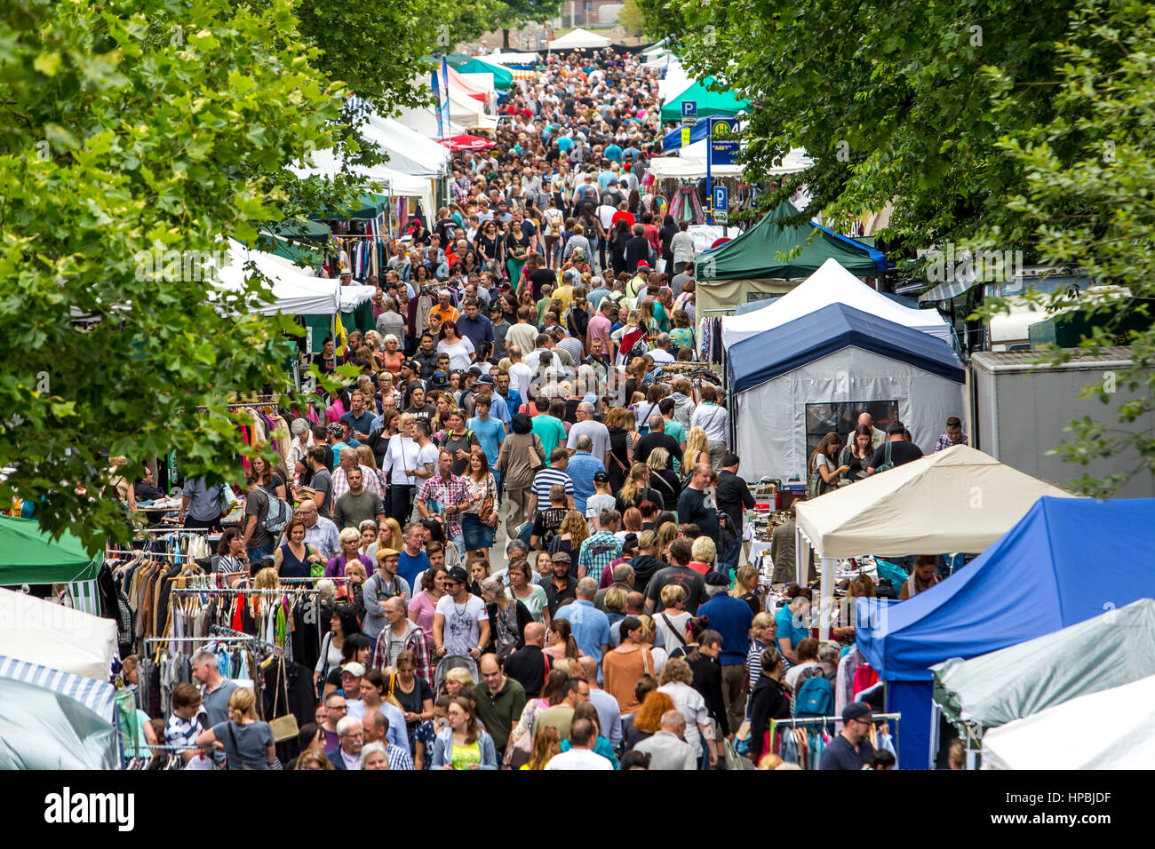 Großer Flohmarkt, Flohmarkt in das Sommerfest an der Gruga-Park in Essen, Deutschland, Stockfoto