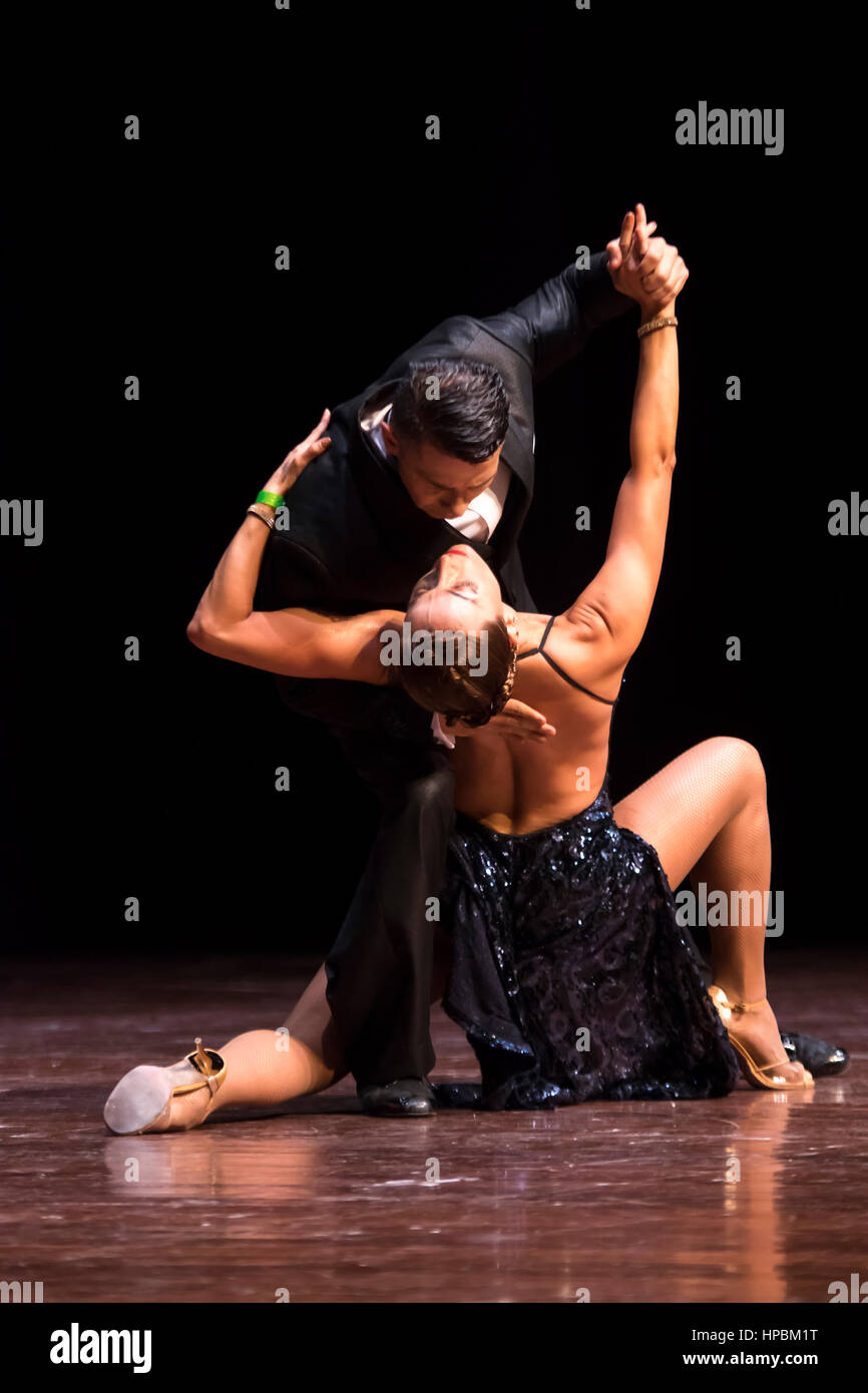 Paare tanzen Tango Tango WM Tanz-Wettbewerb in den internationalen Tango Festival 2016. Medellin, Kolumbien. Stockfoto