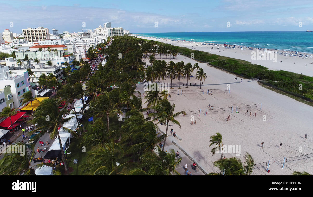 Florida South, Miami Beach, Ocean Drive, Lummus Park, Wasser im Atlantischen Ozean, Hotels, Luftaufnahme von oben, Volleyballplätze, Besucher reisen Stockfoto