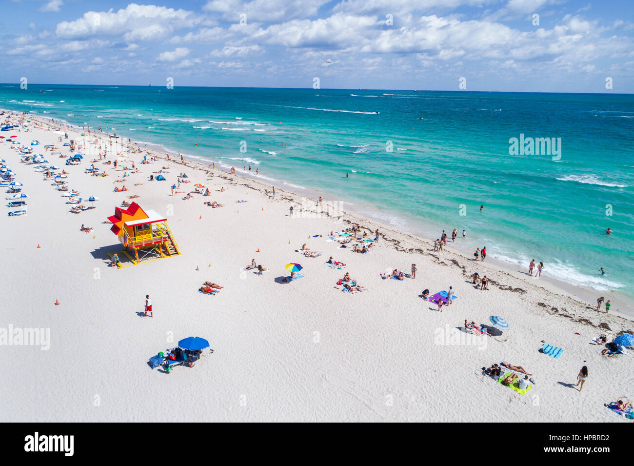 Florida South, Miami Beach, Wasser im Atlantischen Ozean, Ufer, Küste, Wasser, Rettungsschwimmerstation, Luftaufnahme von oben, Besucher reisen auf Reisen Stockfoto