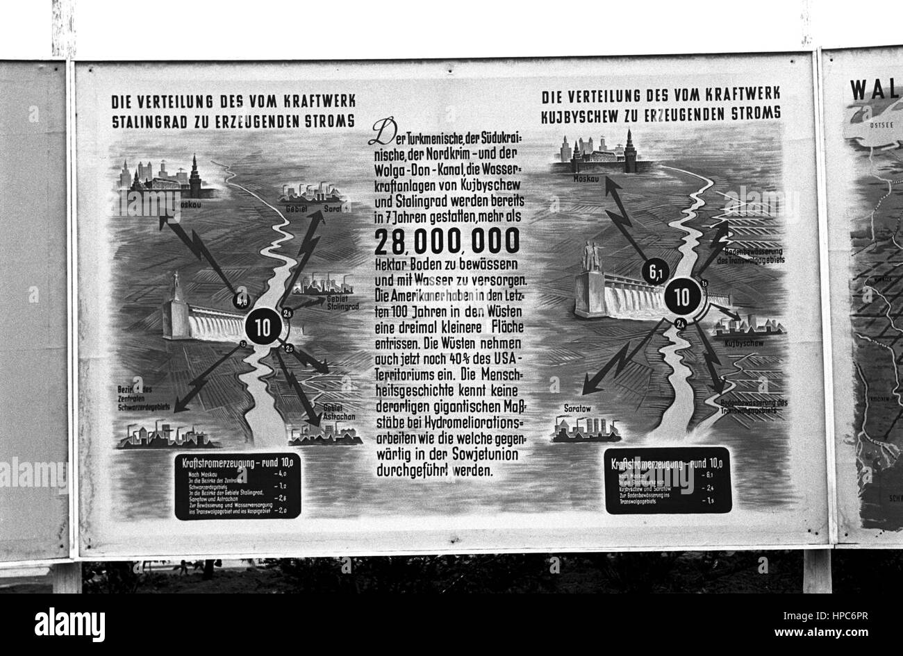 Ausstellung zum 34. Jahrestag der Großen Sozialistischen Oktoberrevolution auf dem Postplatz in Dresden, aufgenommen im November 1951. Fotoarchiv für Zeitgeschichte/Archiv - KEINE BILDFUNKVERWENDUNG - | weltweite Verwendung Stockfoto