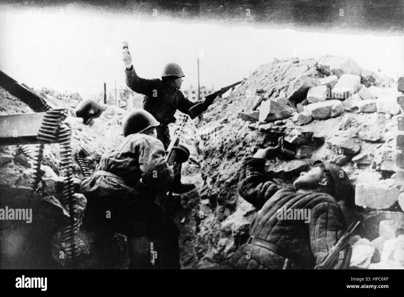 Soldaten der Roten Armee kämpfen in der Schlacht von Stalingrad, Sowjetunion, Foto aufgenommen zwischen September 1942 und Februar 1943. Fotoarchiv für Zeitgeschichte | weltweite Verwendung Stockfoto