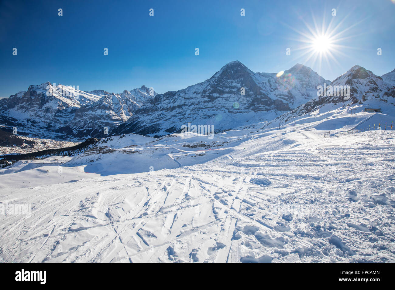 Jungfrau ski Resort mit berühmten Eiger, Monch und Jungfrau Gipfeln in Grindelwald, Berner Oberland, Schweiz, Schweizer Alpen. Stockfoto