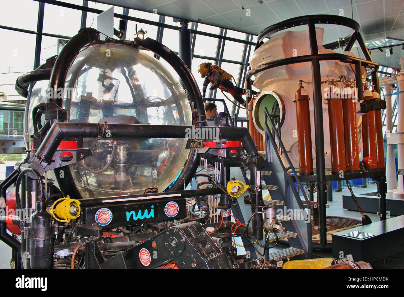 Stavanger, Norwegen: Eine historische Öl Tauchen Kapsel und andere  Ausrüstung für Offshore-Erdöl-Aktivität in der norwegischen Petroleum  Museum Stavanger Stockfotografie - Alamy